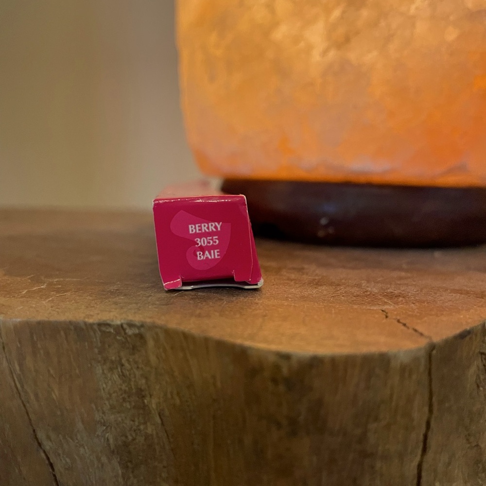 Mary Kay Lip Liner. Shade: Berry.